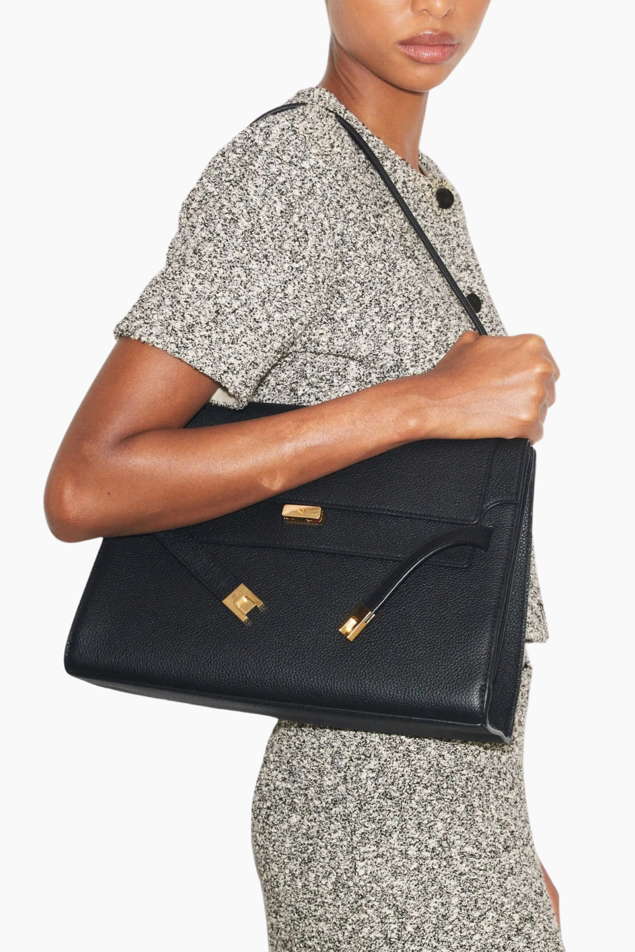 tory-burch-lee-radziwill-main (2) شنطة كتف توري بورش لي رادزيويل – جلد فاخر - الصورة 1