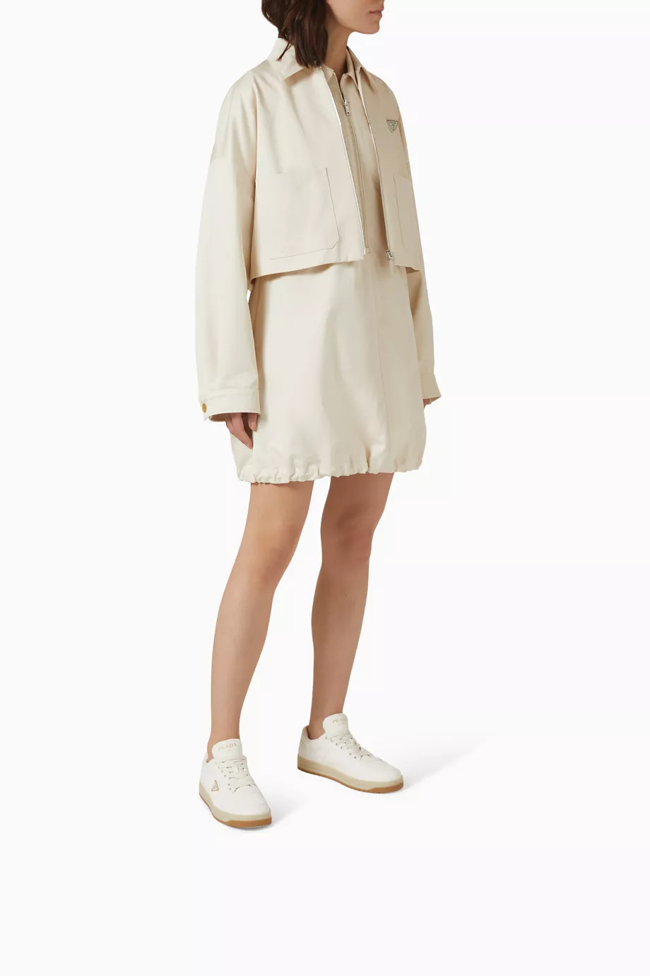 prada-women-sneakers-leather-perforated-front النعل الداخلي من الجلد الناعم للراحة الفائقة.
