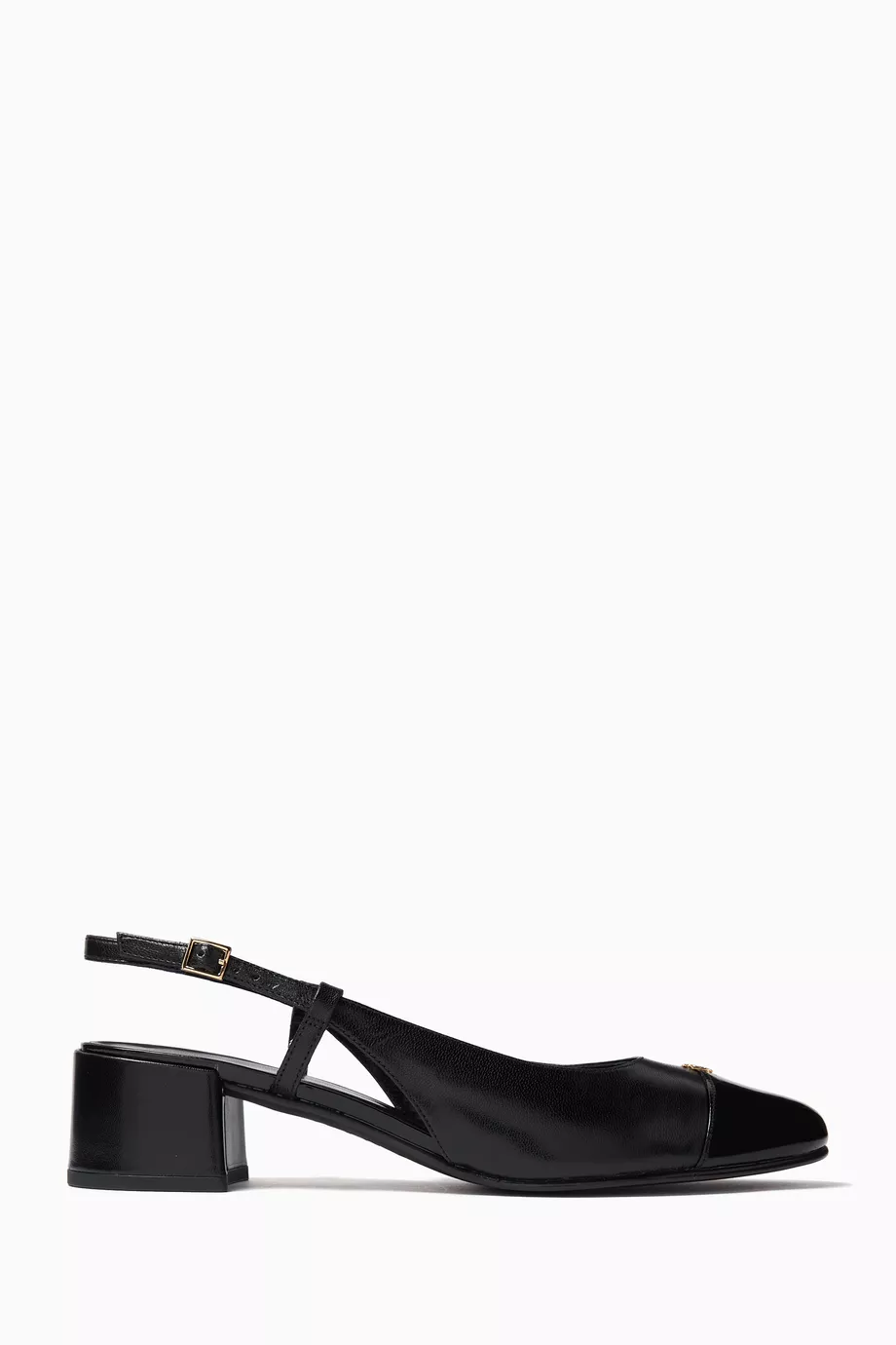 tory-burch-toe-cap-elegant-design-element غطاء المقدمة الأنيق من نفس لون الجلد - تفصيل كلاسيكي.
