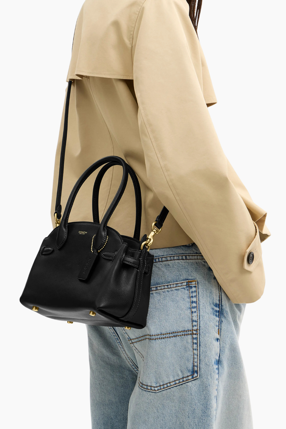 coach-empire-carryall-top-zipper-closure الإغلاق العلوي بسحاب آمن وسهل الاستخدام.