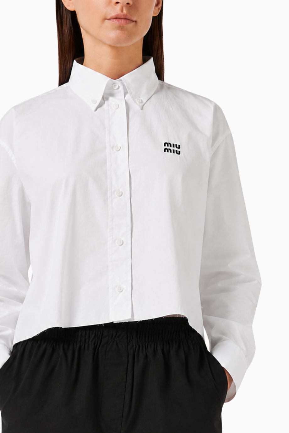 miu-miu-cotton-boxy-shirt-white-back قميص نسائي ميو ميو | قطن - قصة مربعة - شعار مطرز - الصورة 1